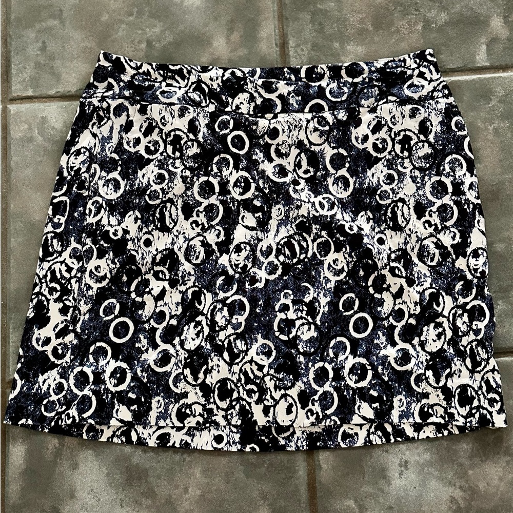 Navy blue patterned skirt. Stretchy material.